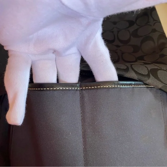 Vintage Coach Black Signature Canvas Shoulder Bag with Wristlet EUC - Picture 14 of 16